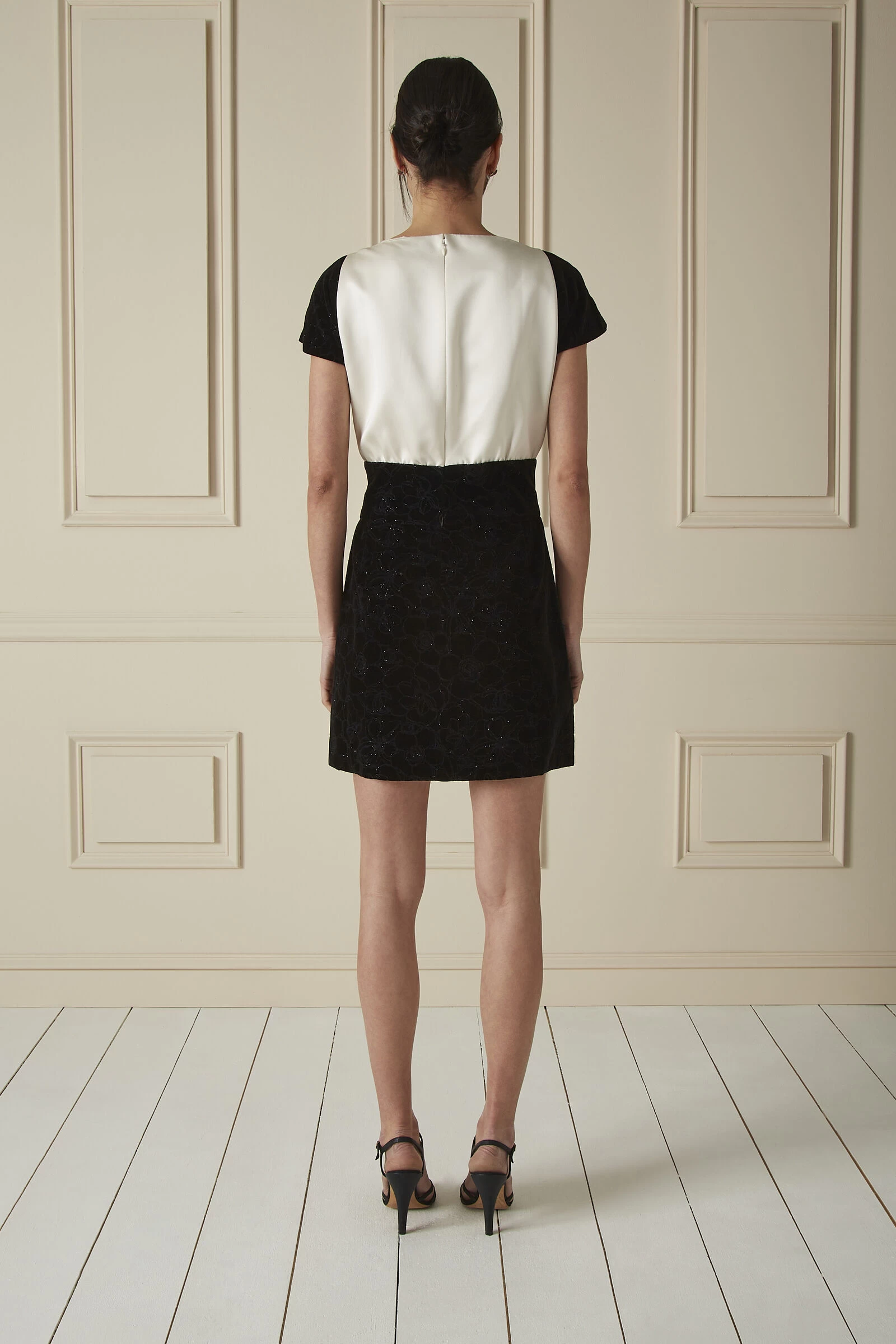 Chanel Black & White Glittery Velvet Satin Collared Dress 2 Chanel Black & White Glittery Velvet Satin Collared Dress - Image 2