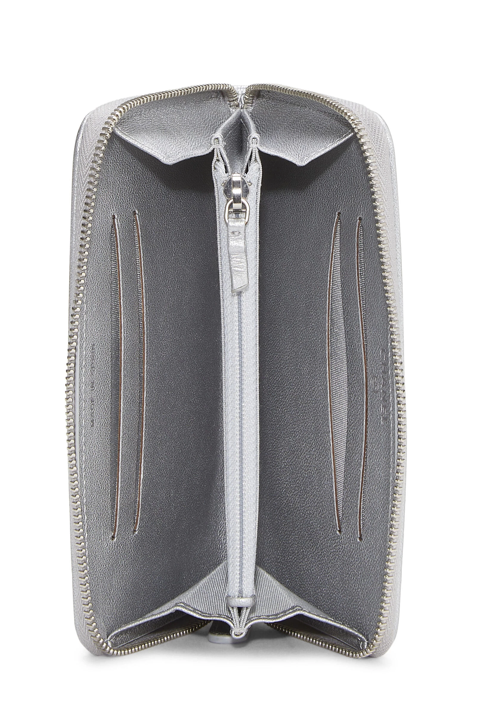 Chanel Silver Lambskin Mademoiselle Vintage Zippy 4 Chanel Silver Lambskin Mademoiselle Vintage Zippy - Image 4