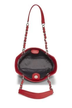 Chanel Red Quilted Caviar Petite Shopping Tote (PST) 11 Chanel Red Quilted Caviar Petite Shopping Tote (PST) -Fashion clothing Q6B12X0FRB020 6