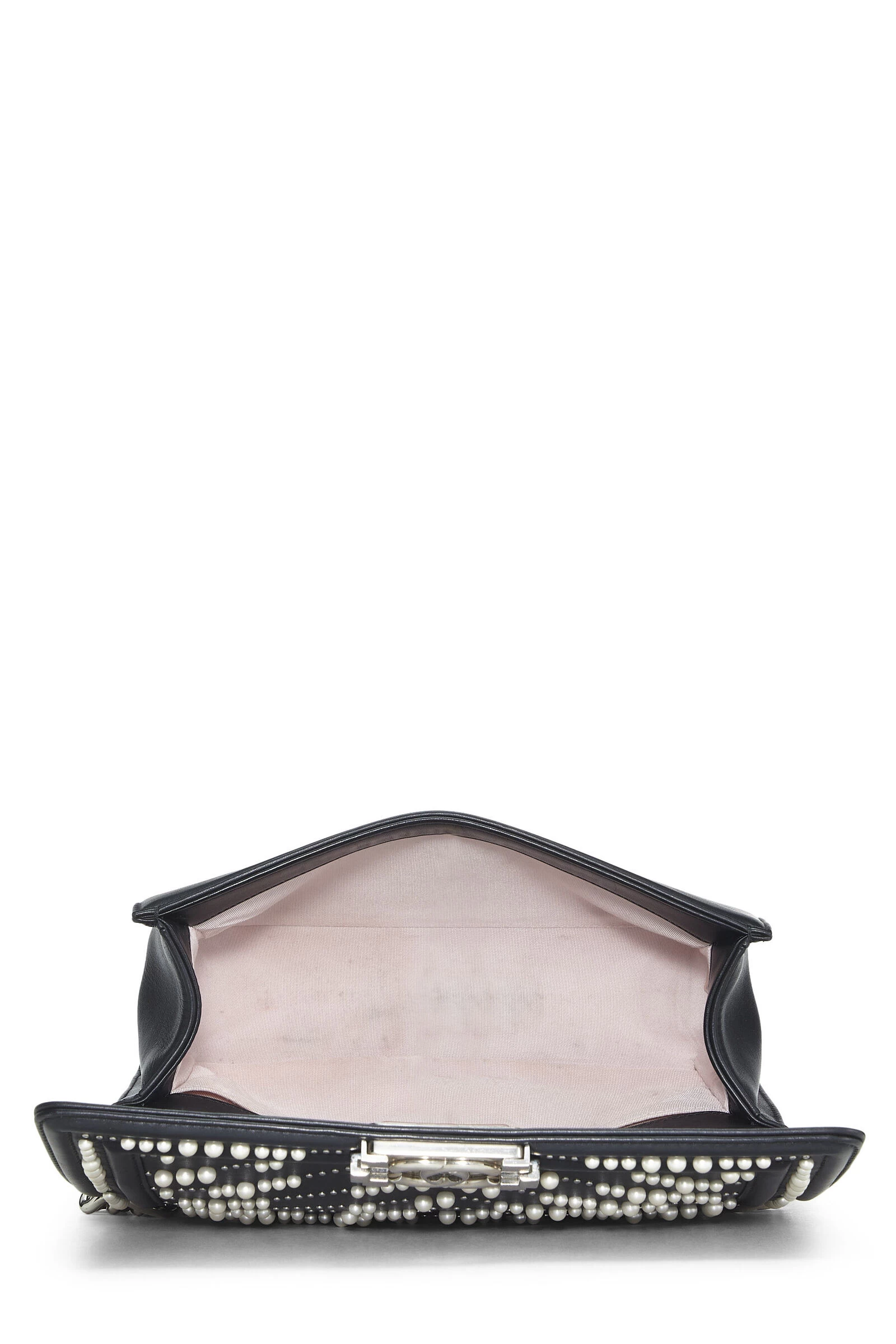 Chanel Black Calfskin Chevron Pearl Boy Bag Medium 6 Chanel Black Calfskin Chevron Pearl Boy Bag Medium - Image 6