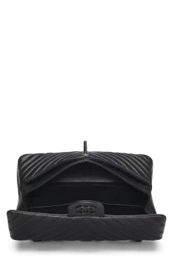 Chanel Black Chevron Lambskin Classic Double Flap Medium -Fashion clothing Q6BATU1IK0063 6