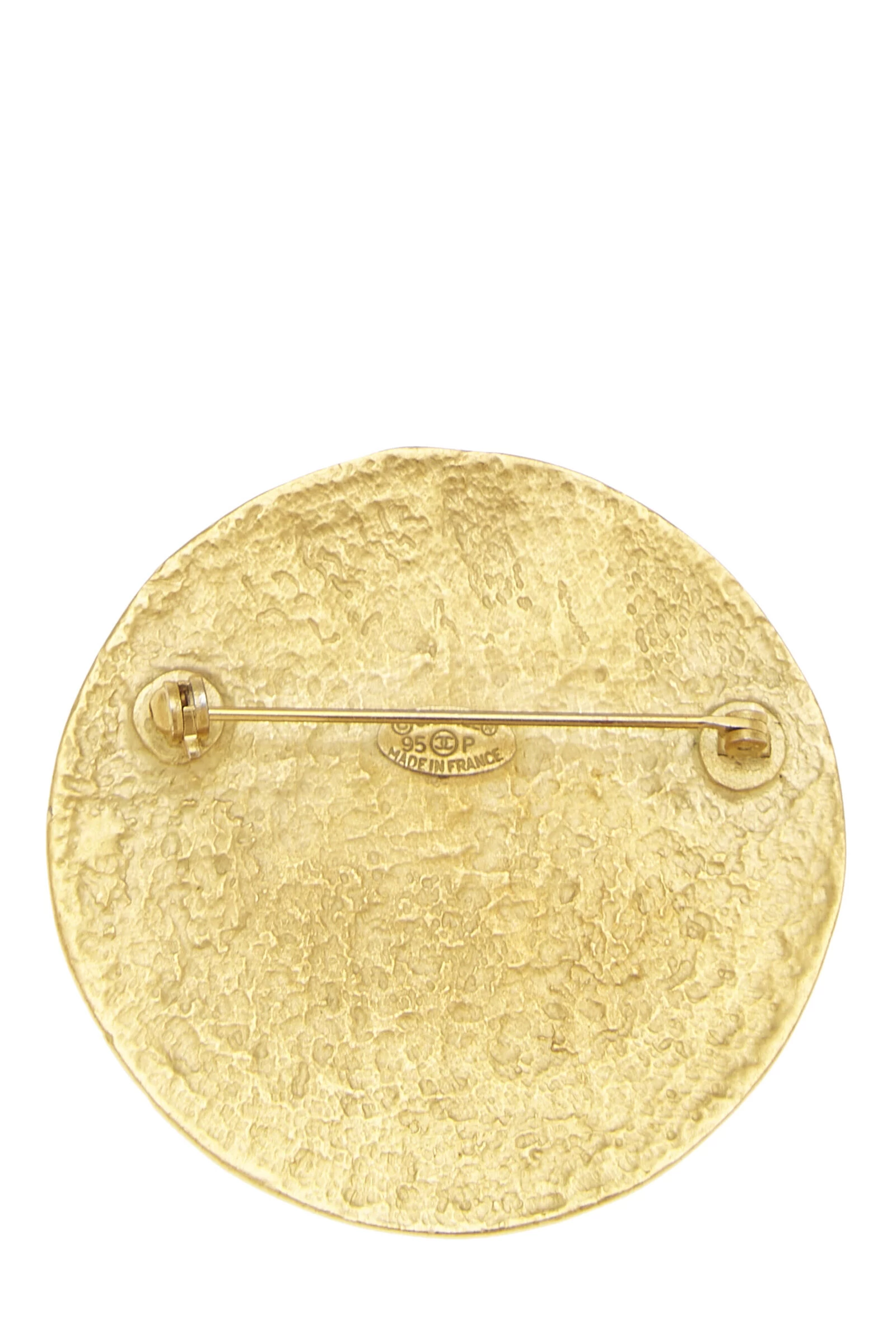 Chanel Gold Hammered 'CC' Round Pin Large 2 Chanel Gold Hammered 'CC' Round Pin Large - Image 2